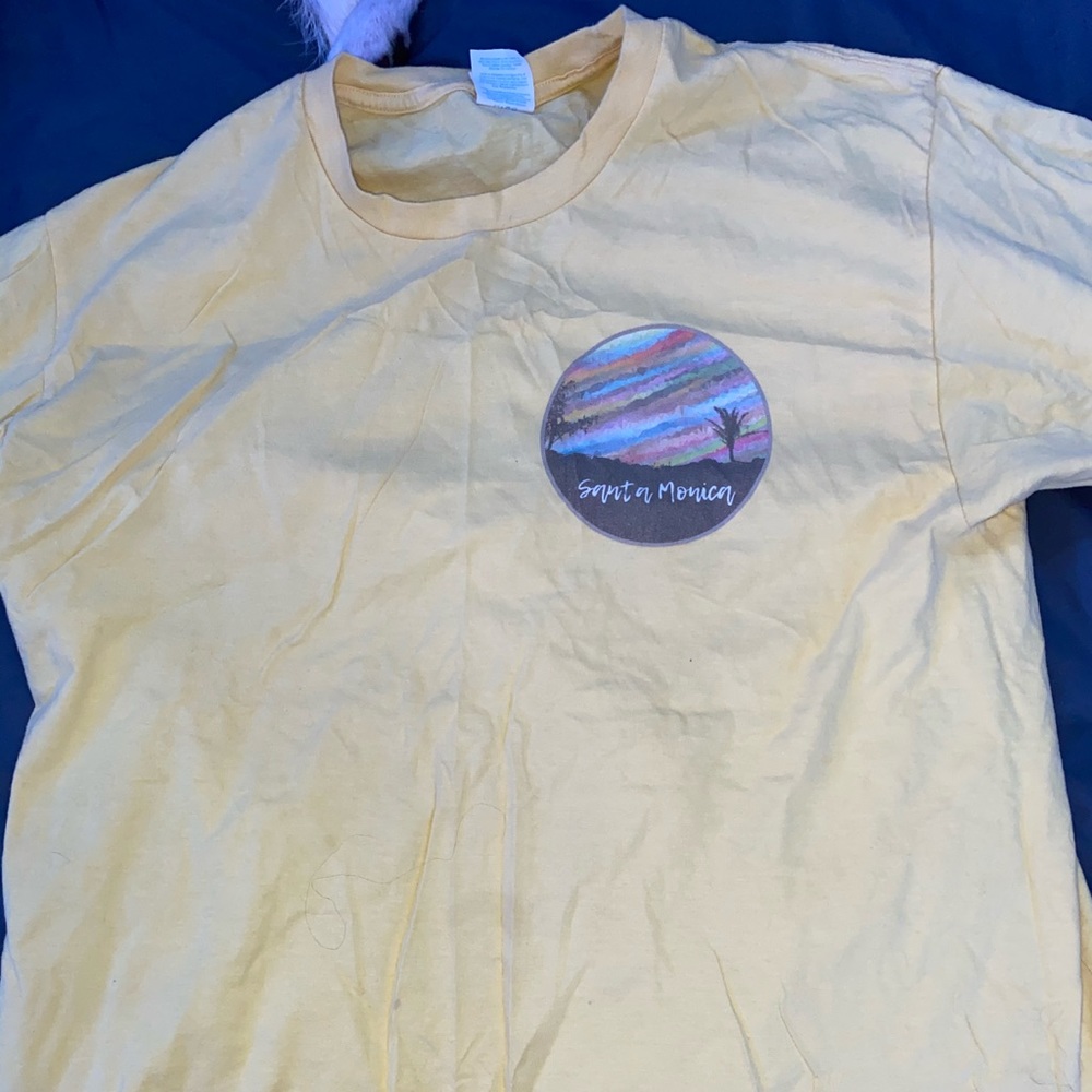 4 T-shirts